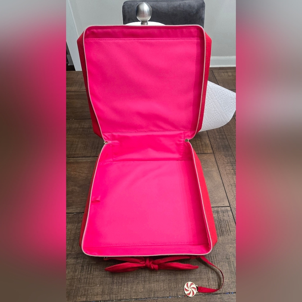 Estee Lauder Red Christmas Holiday 2021 Case Makeup Cosmetic Travel Bag Tote - Picture 11 of 11